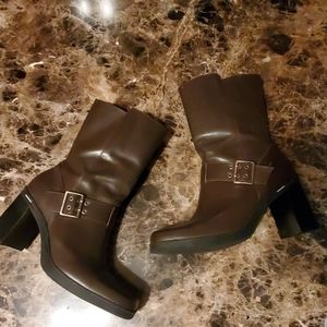 Womans boots size 7.5